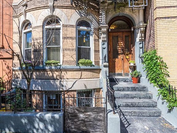 2nd image of 218 Cumberland St