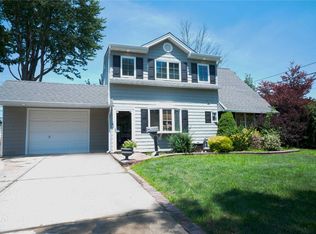 55 Straight Ln, Levittown, NY 11756