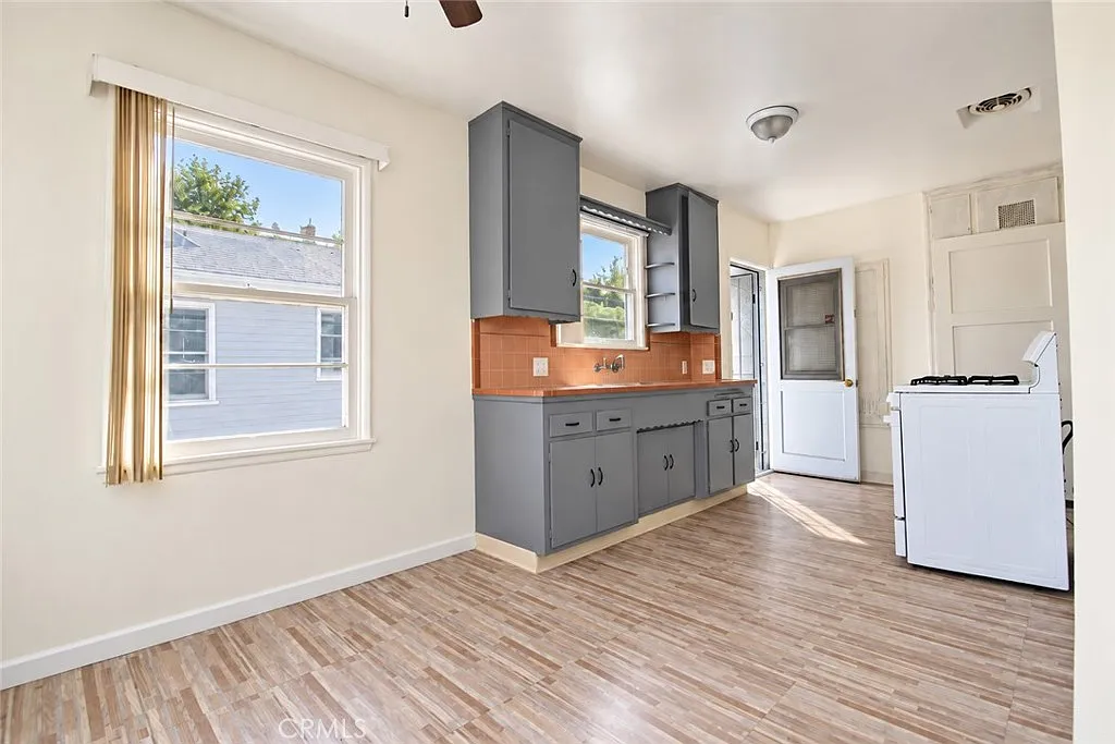 1 bed, 1650 sqft, $2,200 — Photo 4