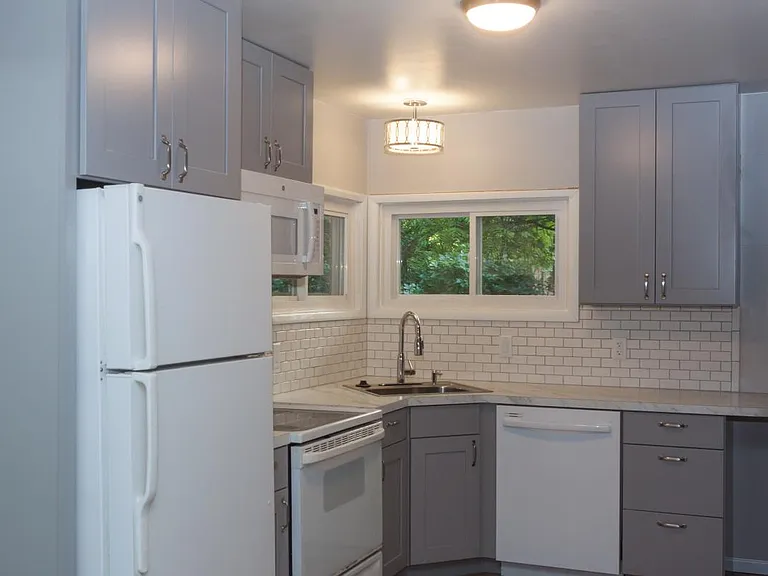 415 S Revena Blvd — Photo 7