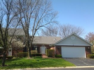 8 Laura Ln, Sugar Grove, IL 60554