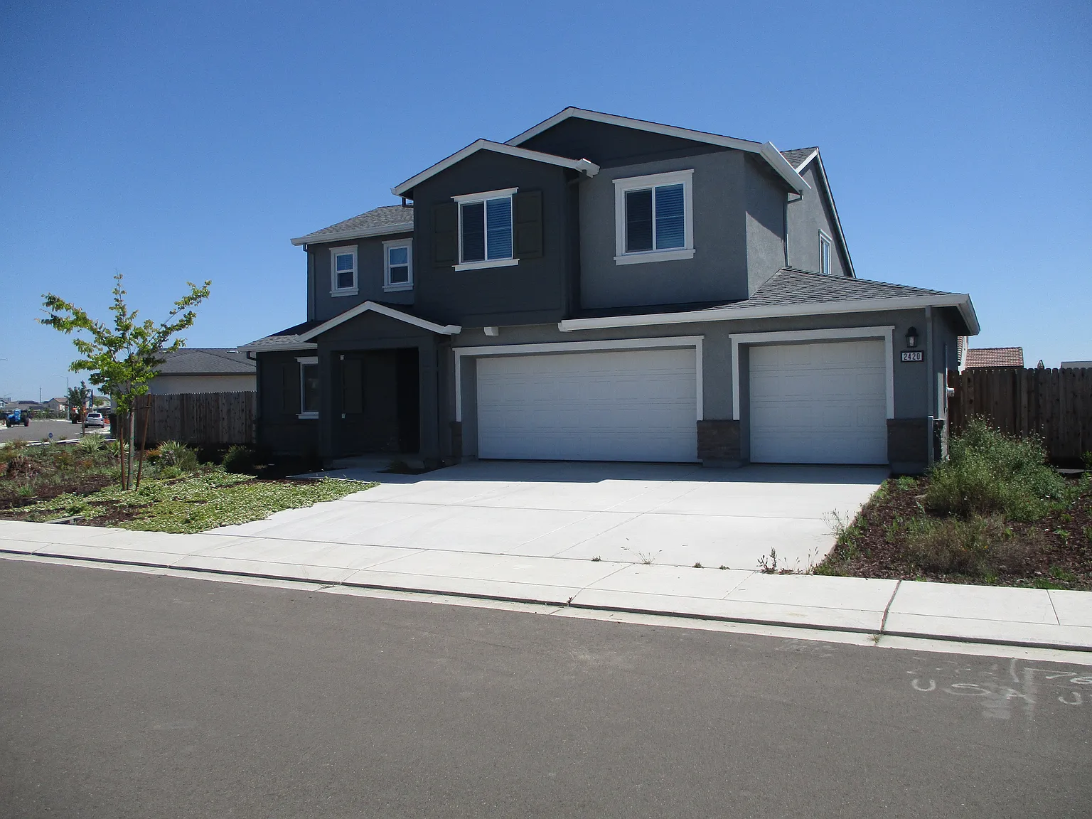 5 bed, 2500 sqft, $3,300 — Photo 1