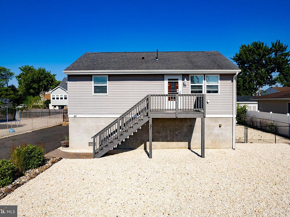 1st image of 45 Lagoon Dr E