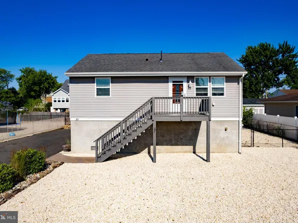 45 Lagoon Dr E, Toms River, NJ 08753