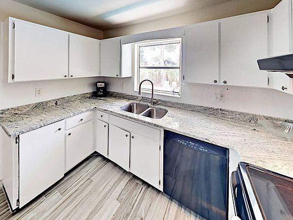 5th image of 8301 Boxwood Dr