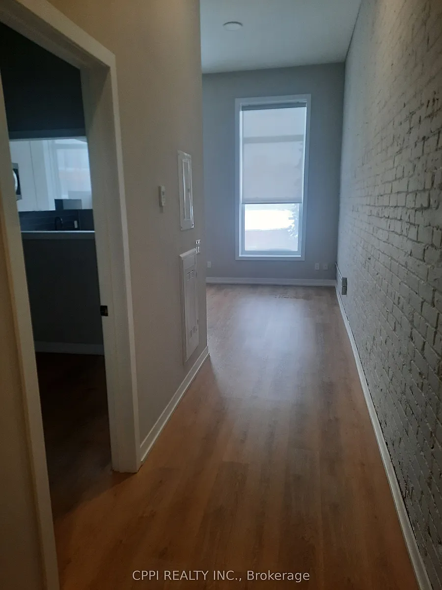 Building Photo - 140 Simcoe St #208