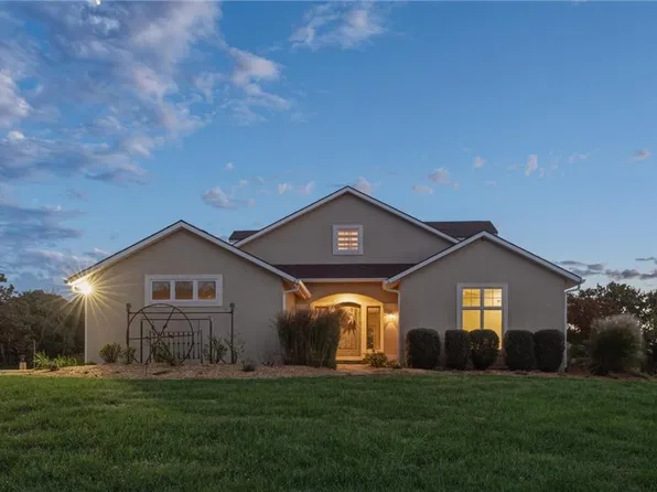 560 E 1909th Rd, Baldwin City, KS 66006