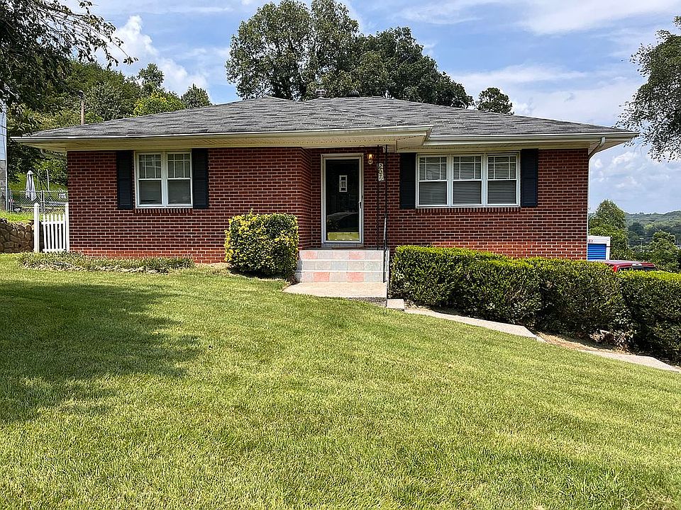 1st image of 207 W Daytona Dr