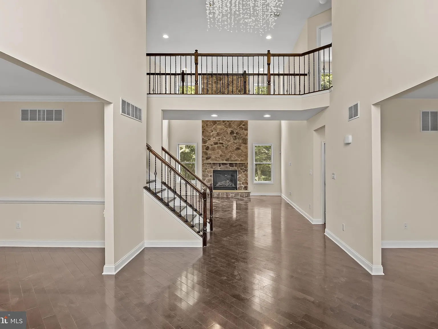 4 bed, 3.0 bath, 3573 sqft, $4,500 — Photo 4