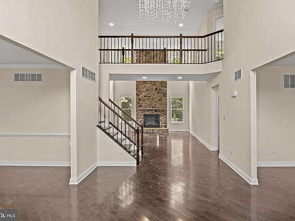 4th image of 209 Peony Ln