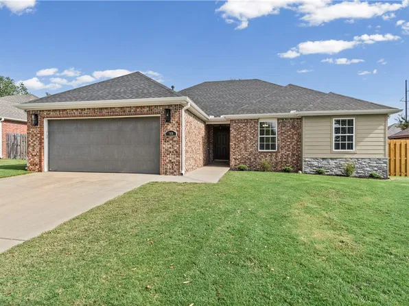 369 Remson Ln, Springdale, AR 72762