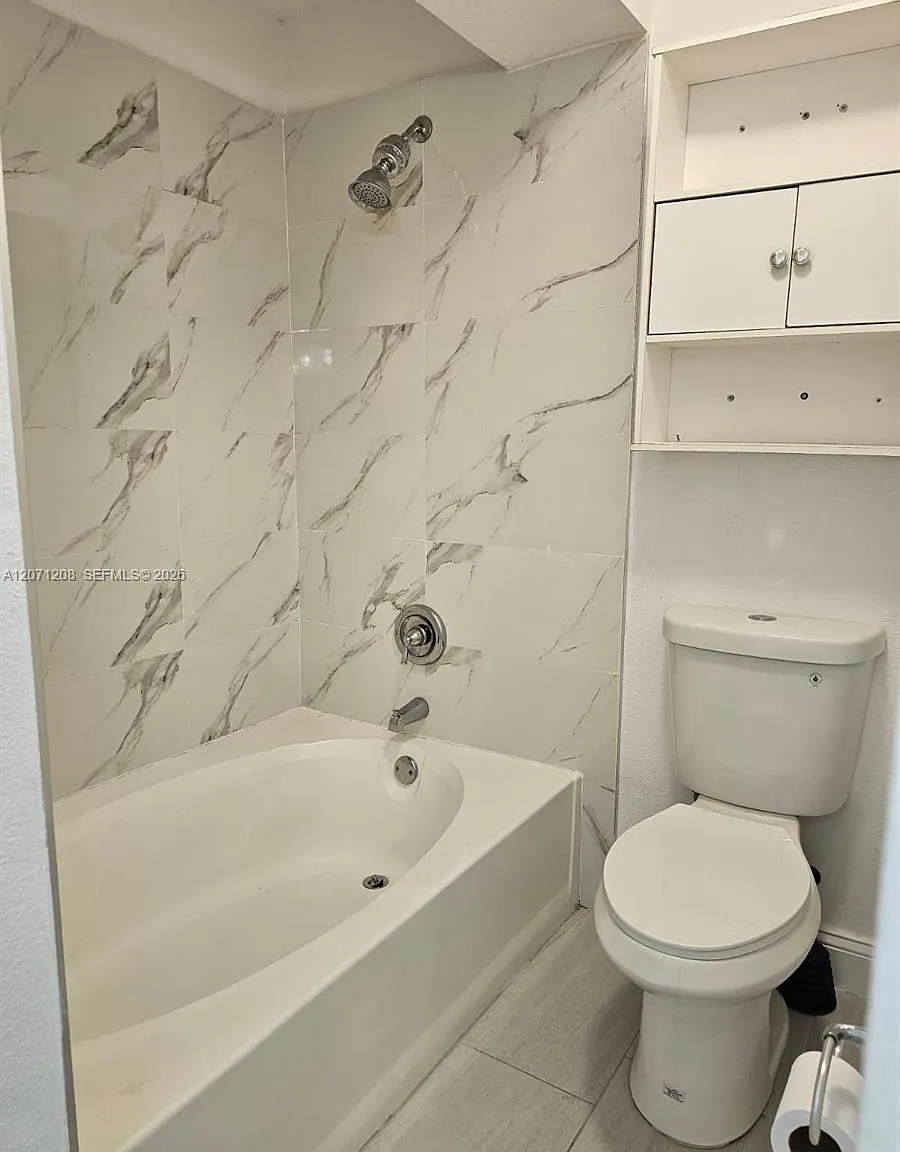 2 bed, 1053 sqft, $2,399 — Photo 3