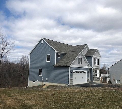 2nd image of 4 Stuart Dr
