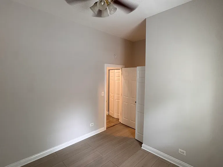 2101 S Marshall Blvd #1F — Photo 11