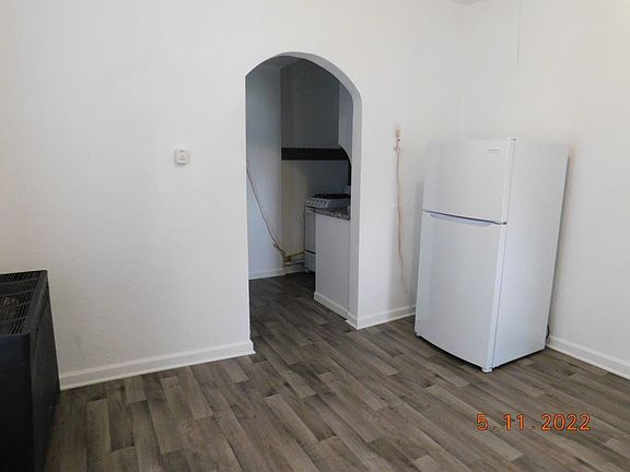 2nd image of 802 E 6th St APT 2