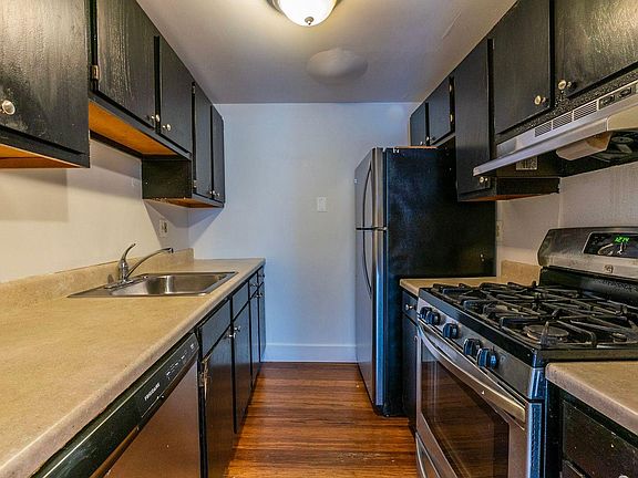 3rd image of 807 N 15th St #2