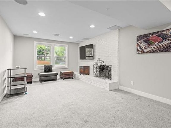 4th image of 9103 W 95th St