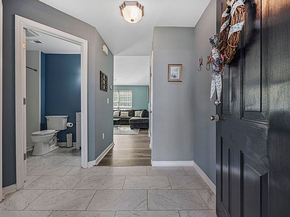 3rd image of 505 S View Ct.