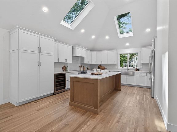3rd image of 65 Fox Run Rd