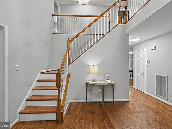 4th image of 8033 Crest Rd