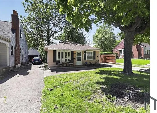 3 bed, $1,000 — Photo 3