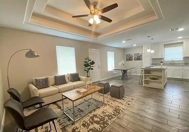 3 bed, 2.0 bath, 1100 sqft, $1,300 — Photo 2