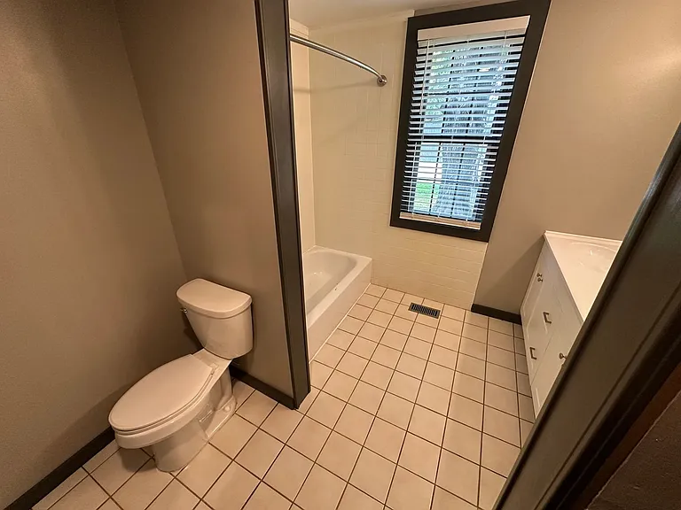 408 Spence Ln — Photo 14