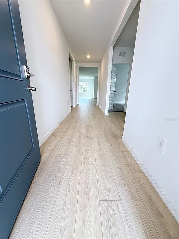 3 bed, 2.0 bath, 1672 sqft, $2,075 — Photo 2