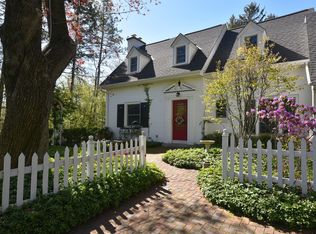 113 W Mequon Rd, Mequon, WI 53092