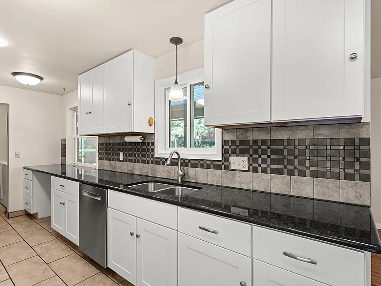 805 Walker Ave — Photo 12