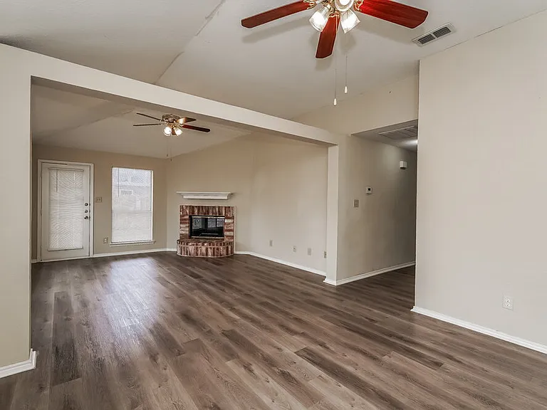 4001 Periwinkle Dr — Photo 7