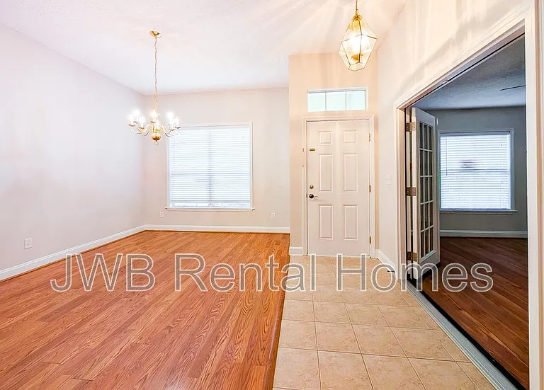 10238 Emma Lakes Dr — Photo 4
