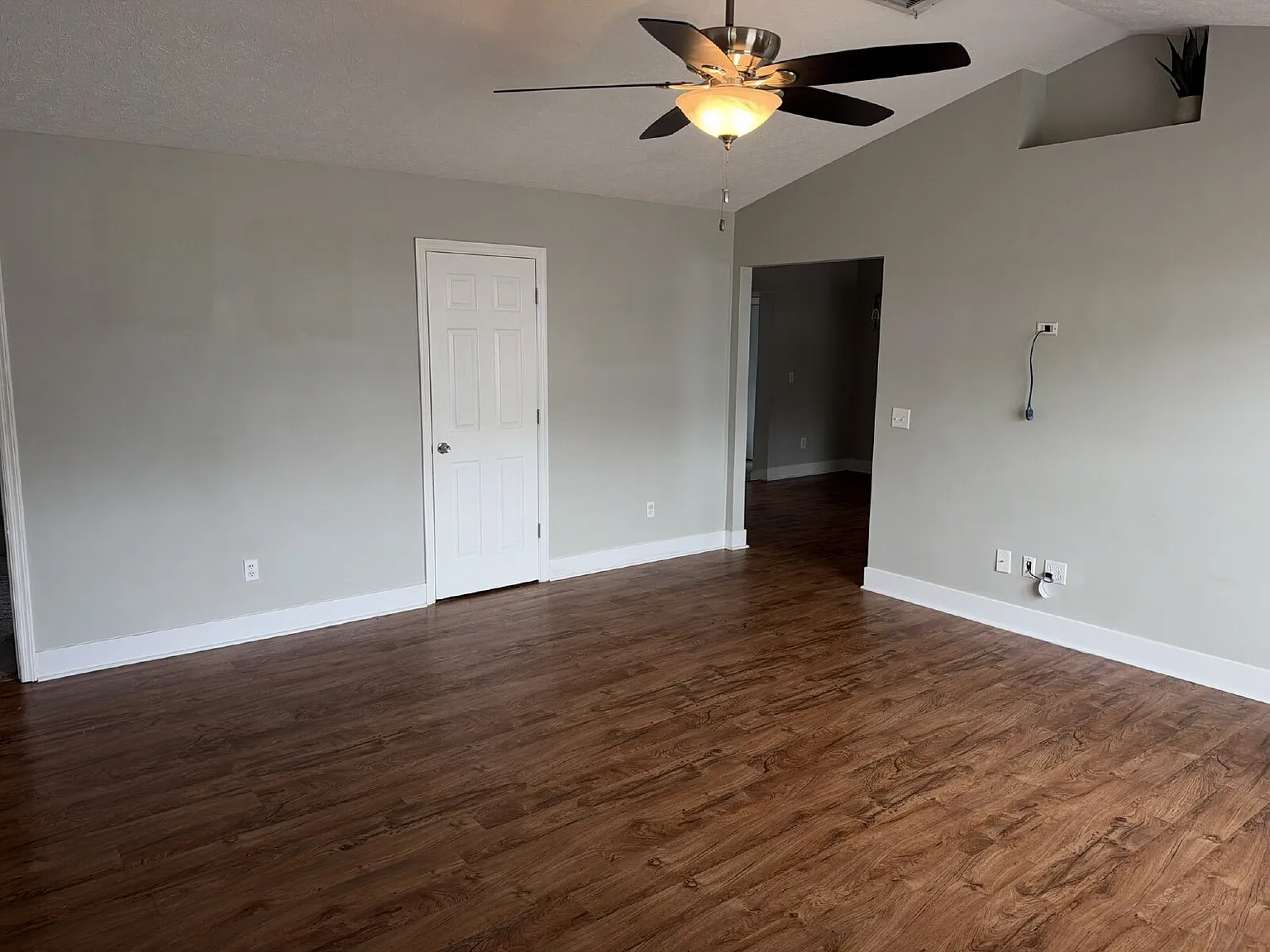 3 bed, 2.0 bath, 1619 sqft, $2,500 — Photo 4