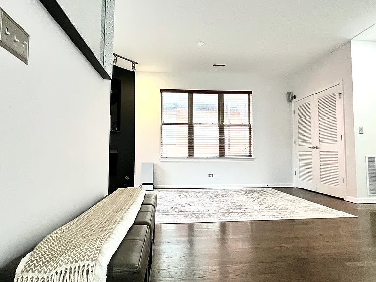 715 W Eastman St — Photo 5