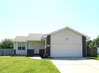 407 E Hickory Ct, Mulvane, KS 67110