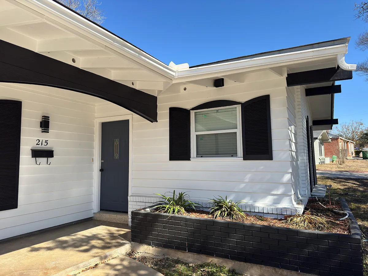 Building Photo - 215 Montfort Dr