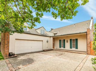 6 Quintana Dr, Galveston, TX 77554