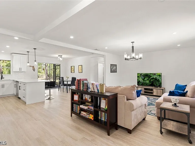 614 Canton Ave — Photo 3