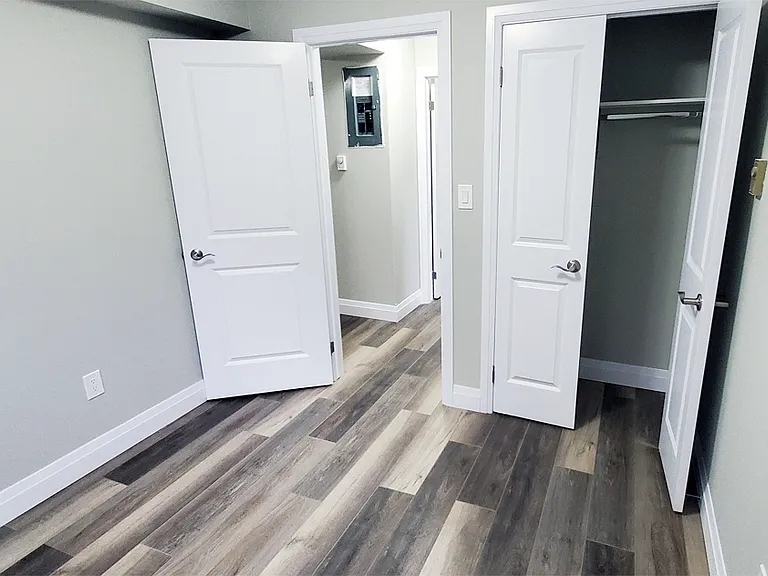 349 Queenston St — Photo 7