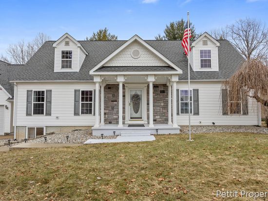 623 Lennon Ln, Gladwin, MI 48624
