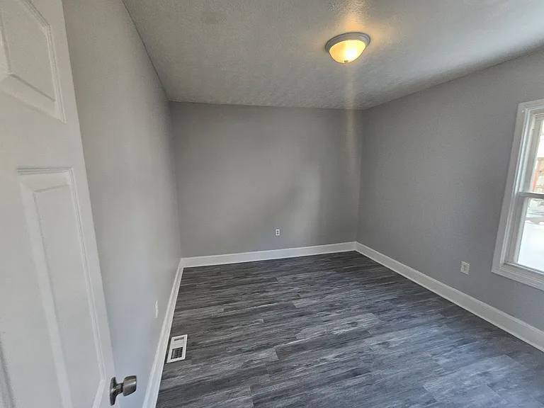 3204 West 73rd Street - Downstairs — Photo 8