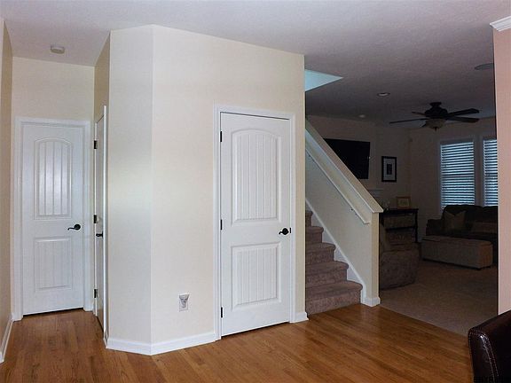 3rd image of 7 Flora Dr