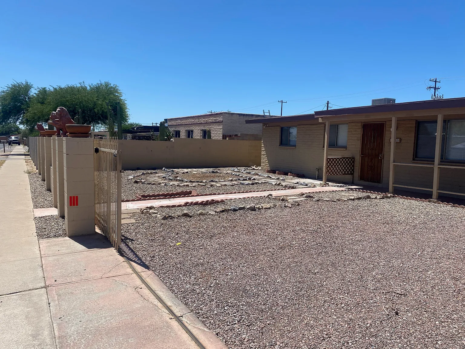3 bed, 1000 sqft, $1,600 — Photo 3