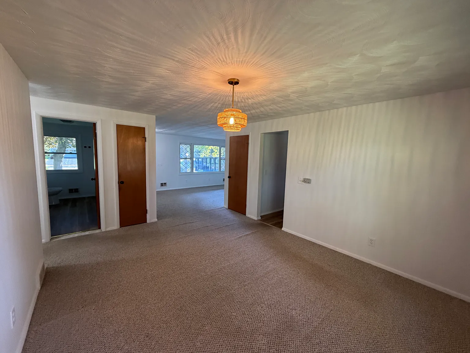 3 bed, 1360 sqft, $2,900 — Photo 4