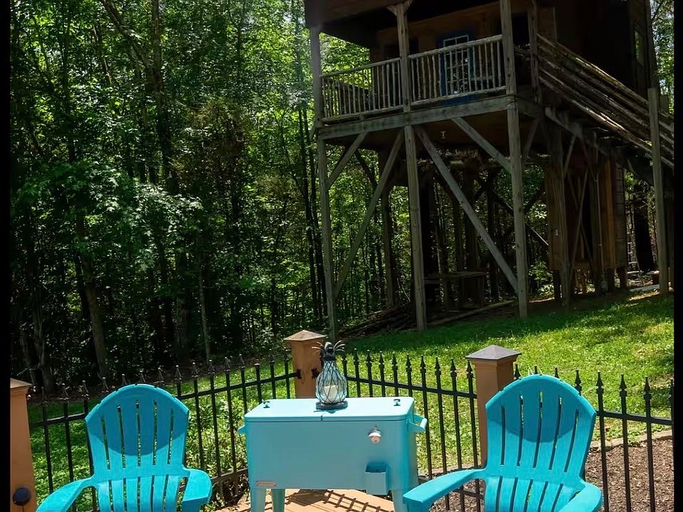 2nd image of 4250 Four Seasons Rd