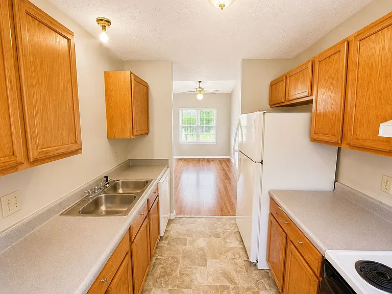 633 Winthrop Ct — Photo 5