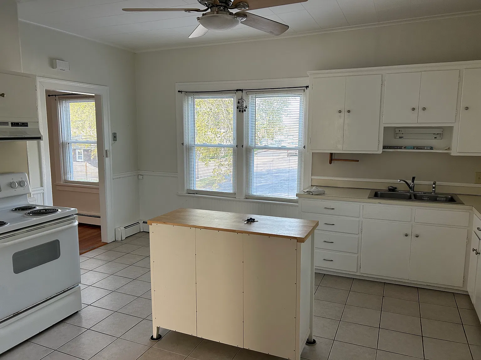 2 bed, 950 sqft, $1,950 — Photo 2