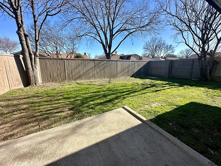 2922 Berkshire Dr — Photo 25