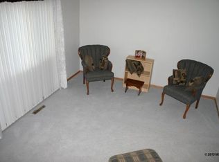 1316 Limestone Dr, Mason City, IA 50401