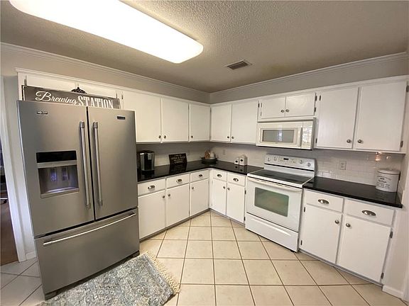 5th image of 220 Shadowlake Dr